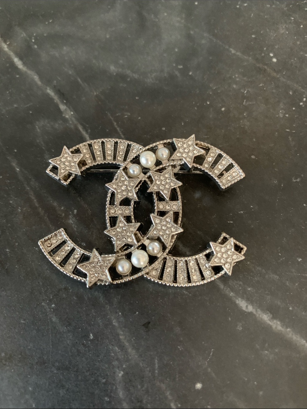 NEW! Fashion Double C Star & Pearl Brooch in Silver